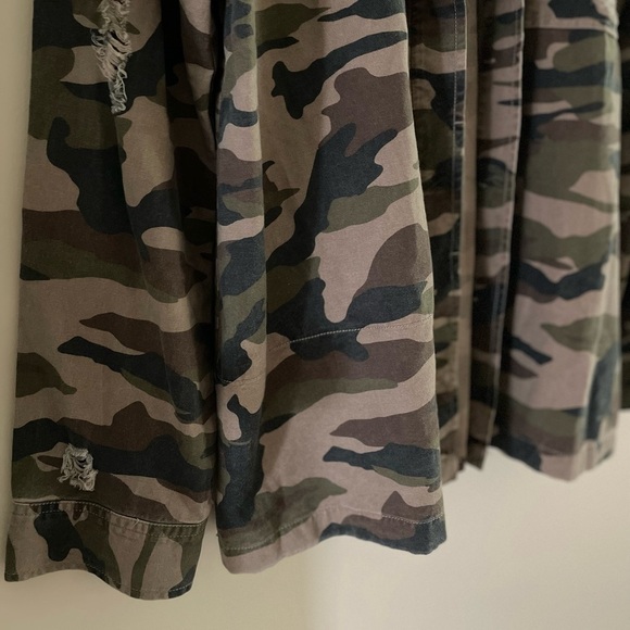 Treasure & Bond Distressed Button Down Cameo with Patches - Picture 5 of 8